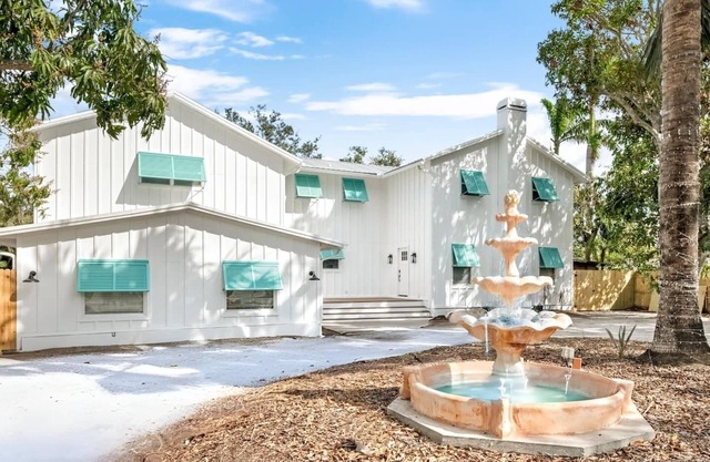 Mango Manor- Massive 8-Bath | Htd Pool, Pickleball, Hot tub, Theater, Gym, Bball