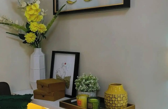 Manhattan plaza tower 1 araneta center cubao with Balcony, karaoke, netflix