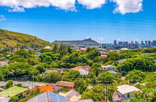 Manoa Valley A 2BR/1bath downstairs duplex