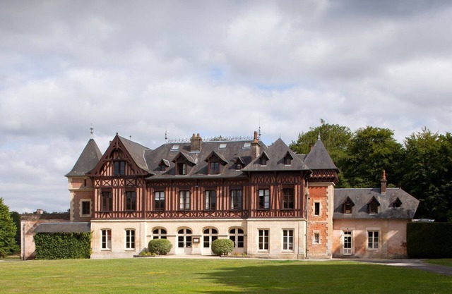 Manor house in the heart of a vast forest estate