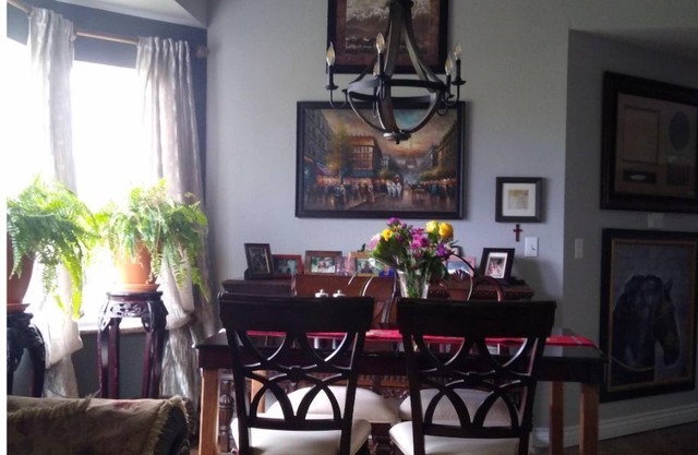 Manor North of Denver easy access to Rafting, Trails, Dog Park, Dining, Downtown