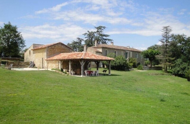 Mansion 200m ² - private heated pool ownership of 15 ha-quiet