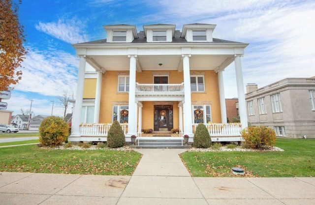 Mansion | Pet-Friendly | Downtown