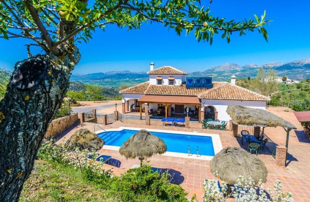 Mansion Piedras Blancas Colmenar by Ruralidays