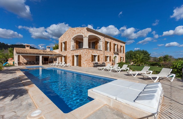 MANSION SES OLIVERES - LUXURY VILLA WITH DISTANT SEA-VIEWS AND PRIVATE POOL