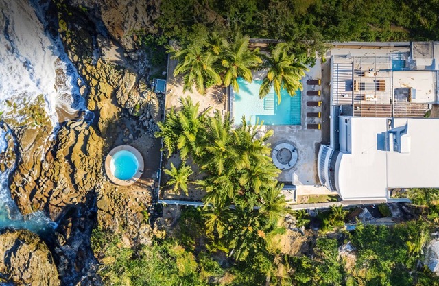 Mara Grande - Exquisite Large Group Oceanfront Rental Villa