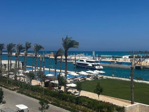 Marassi, Luxury Suite in Address Beach resort, service apartment