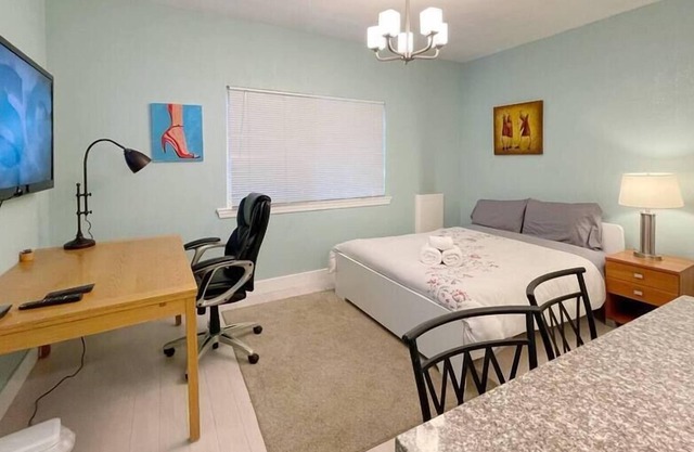 @ Marbella Lane - Adorable garden cottage