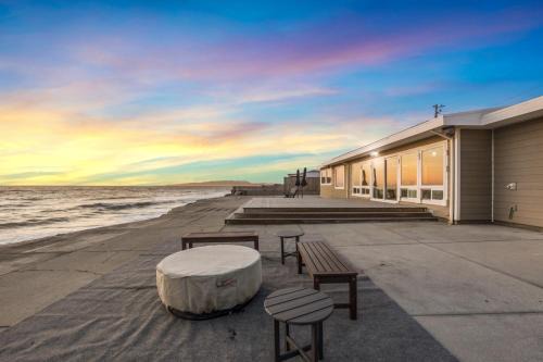 # Marbella Lane-Oceanfront Retreat - Stunning View