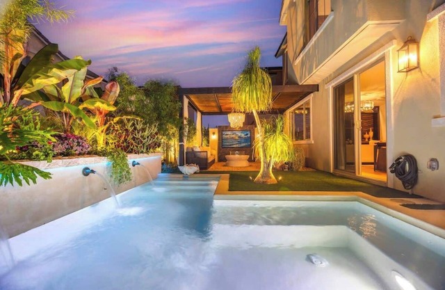 @Marbella Lane - Stylish Dream Home in RMV w/Pool