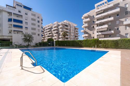 Marbella Sleeps 8 Aircon Secure underground parking Ultra fast internet
