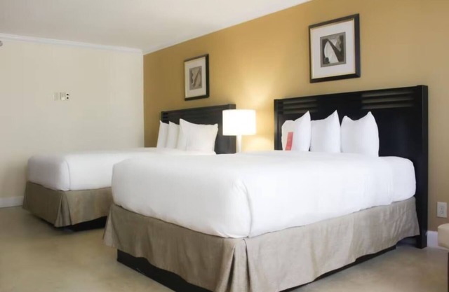 Marco Polo Beach Resort Getaway! Gym, Pool, Beach