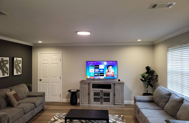 Mardi Gras Visitors Are Welcome! 3 Bedrms/4 Beds. 1.5 Ba. Spacious