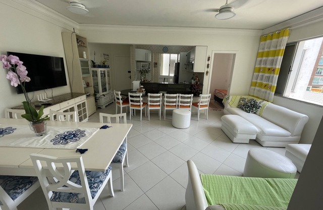Maré Mansa spacious and comfortable just a few steps from Mansa beach in Caiobá.