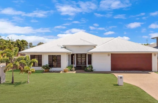 Margarita Manor walk to beach!