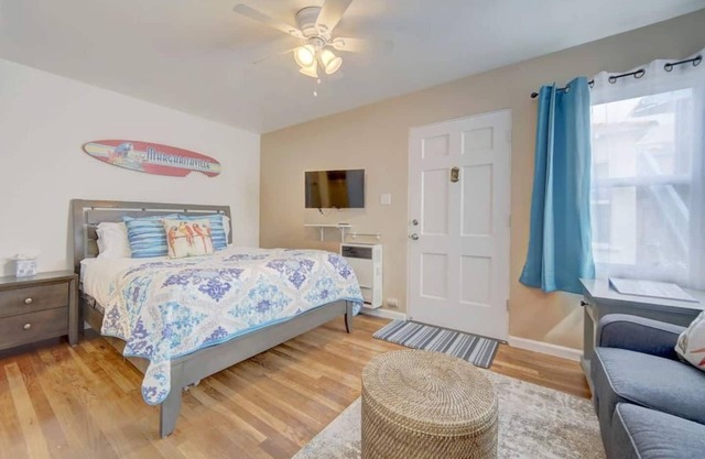 * Margaritaville - Steps to Sand + A/C & Bikes!