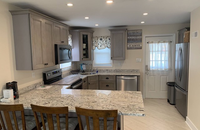 Margate City Beach~Close to shopping~Beach~Tomatoes~LucynMonthly Stays Oct-April