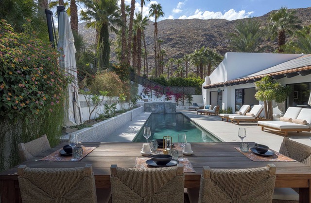 Marhaba Palm Springs/Luxury Mountainside Salt Water Pool and Spa Home in The M