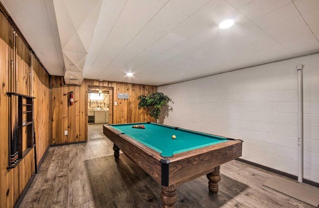 Marietta Home with Private Hot Tub, Pool Table!