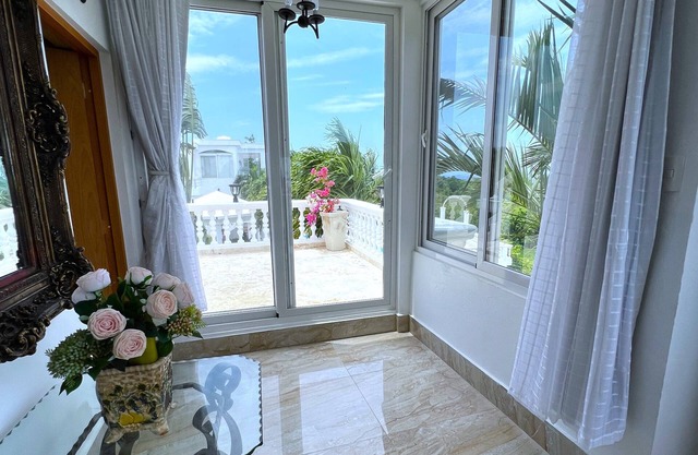 Marilyn Monroe Romantic Suite #14 With 2 balconies amazing ocean views!