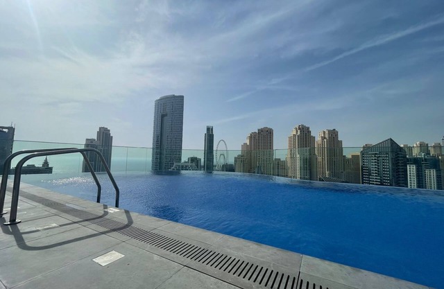 Marina Gem: Chic & Comfy, Balcony, 10min to Beach