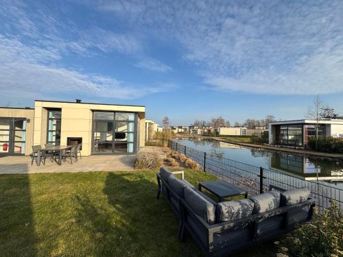 Marina Strandbad Chalet IJssel Oase mit Zaun Haus Nr 77