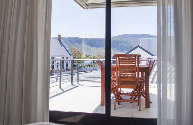 Marine Square Luxury Suites