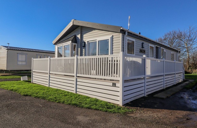 MARLIE LODGE, family friendly, with pool in New Romney