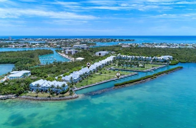 Marlin House 52: Gated Luxury Villa w/Dockage, Sunset Views and Pool