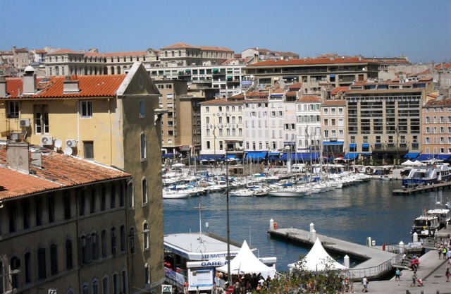 MARSEILLE VIEUX PORT: SPACIOUS & COZY DUPLEX APARTMENT