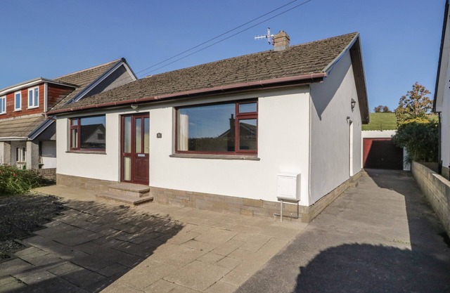 MARSH GARTH, pet friendly, with a garden in Kirkby-In-Furness