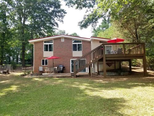 Marshall County Lake Escape: Pet-Friendly Rental with Boat Slip for Big Groups on Guntersville Lake