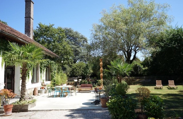 Martel Quercy House with garden in Martel