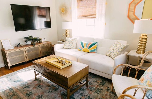 Marty's Opalhouse Garden by Pettigrew Adventures