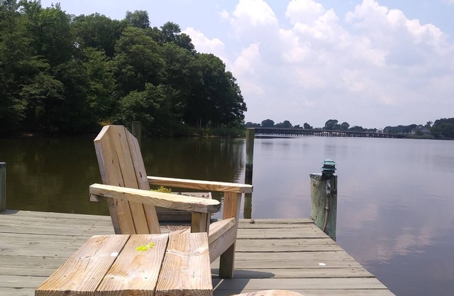 Marvel's on the Creek