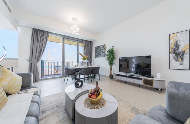 Marvelous 2BR Apt W/Marina View