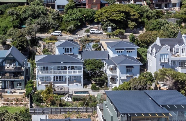 Marvelous 5-bedroom house with WiFi, pool, beach and more in Cape Town