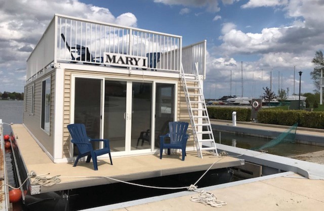 Mary 1, a Floating Cottage