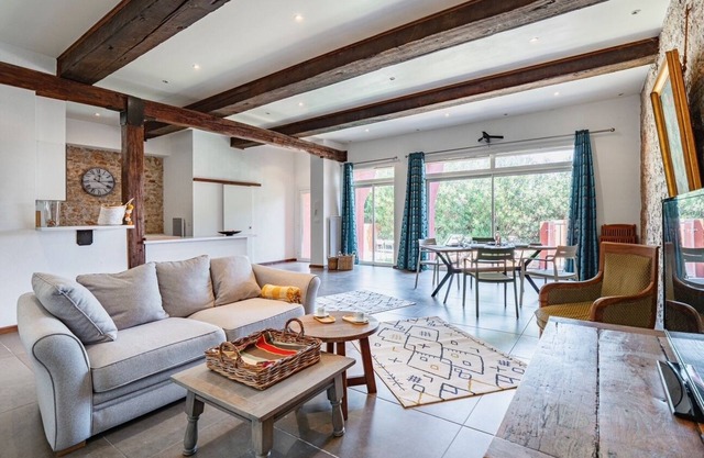 Mas de caractère, au cœur des vignes et à 10 min des plages