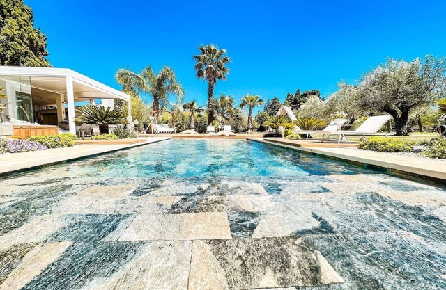 Mas El Chaparo, Catalan Charm and Luxury
