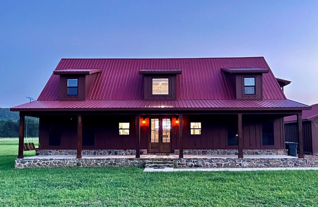 Massive cabin on the Little Red River in Heber Springs - 5 bedrooms.