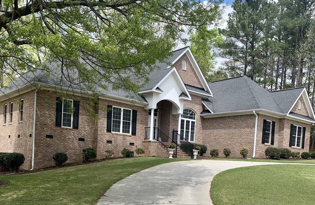 Master’s Rental - Golf course view in Woodside’s beautiful gated community!