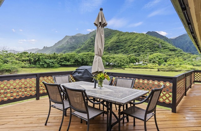 Mau Loa Hale: Perfect Location 5 Acres Walk to Bch! Open concept! Breeze & Views