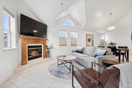 Mavericks Penthouse Downtown Luxury on Main Street Half Moon Bay