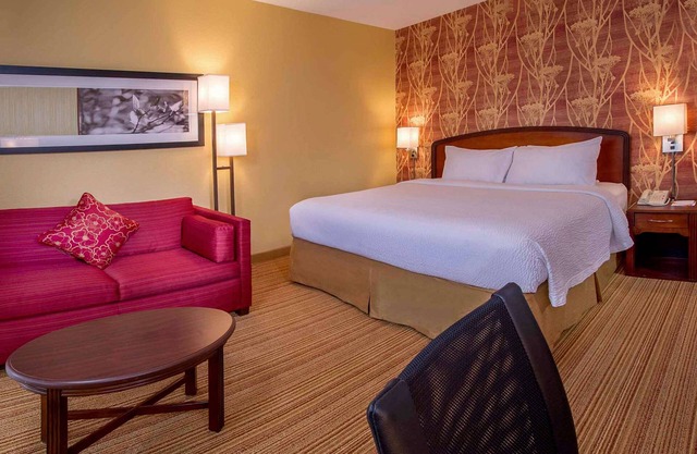 Maximum Comfort and Styles! Free Parking, Onsite Pool, Pet-friendly Property