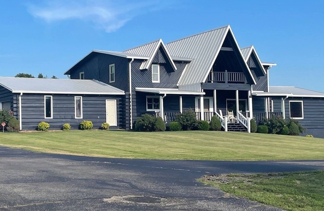 Maxwell Lake Cabin near Burgess Falls State Park