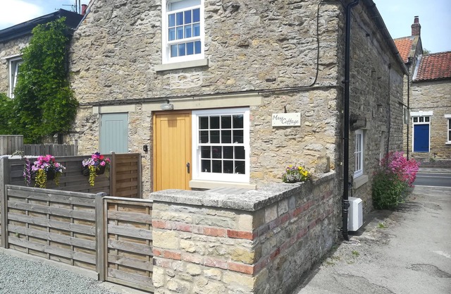 MAY COTTAGE, pet friendly, with a garden in Snainton