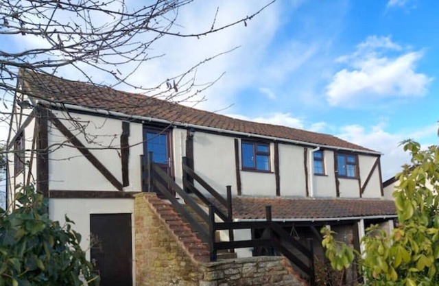 May Hill View - Cosy Rural Retreat with Hot Tub