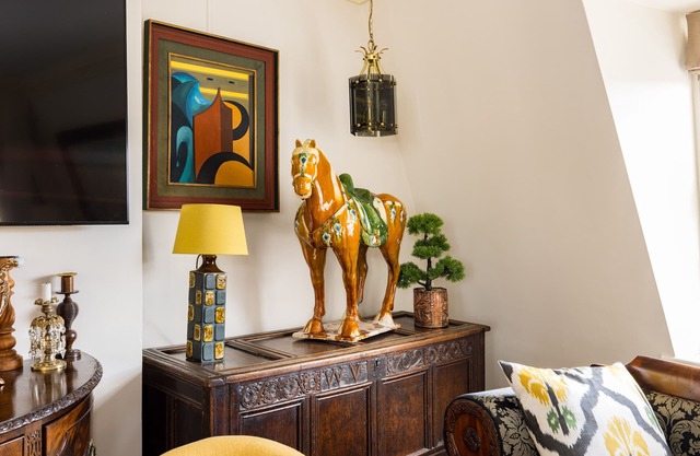 Mayfair Centre 3-Bed 6-Guest Penthouse w/Patio & AC Berkeley Square