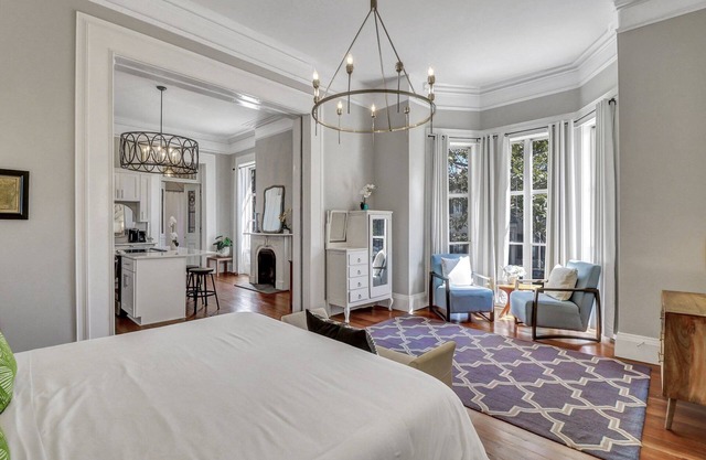 Mayor's luxury 1869 historic home for 4 on the square!